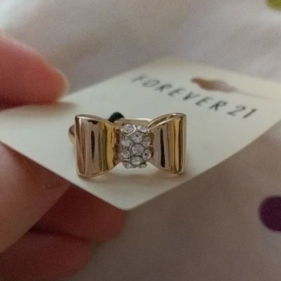 🎉 New 🎉 Forever 21‎ Gold Bow Costume Ring - Picture 4 of 16